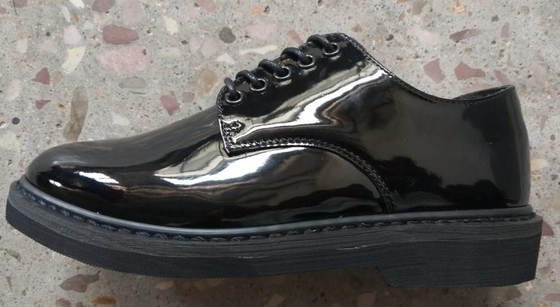 牛革黒い光沢がある形式的な靴のゴム製Outsoleの陸軍将校の靴