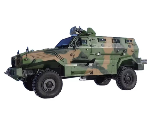 戦闘試験を受けた軍用装甲車 1500mmの軌跡幅と機関銃