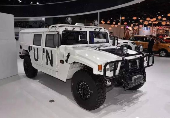 アジャイル 陸上陸軍装甲車 ターニング半径750mm 障害物 高さ380mm